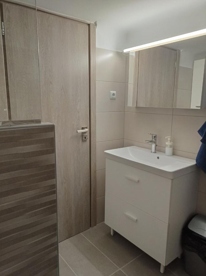 Central Town House 60M2**** Pireu Exterior foto